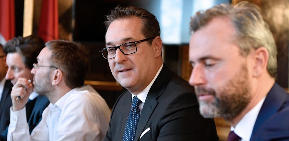 Bundesparteiobmann Heinz-Christian Strache und Norbert Hofer klagen den Wirten.