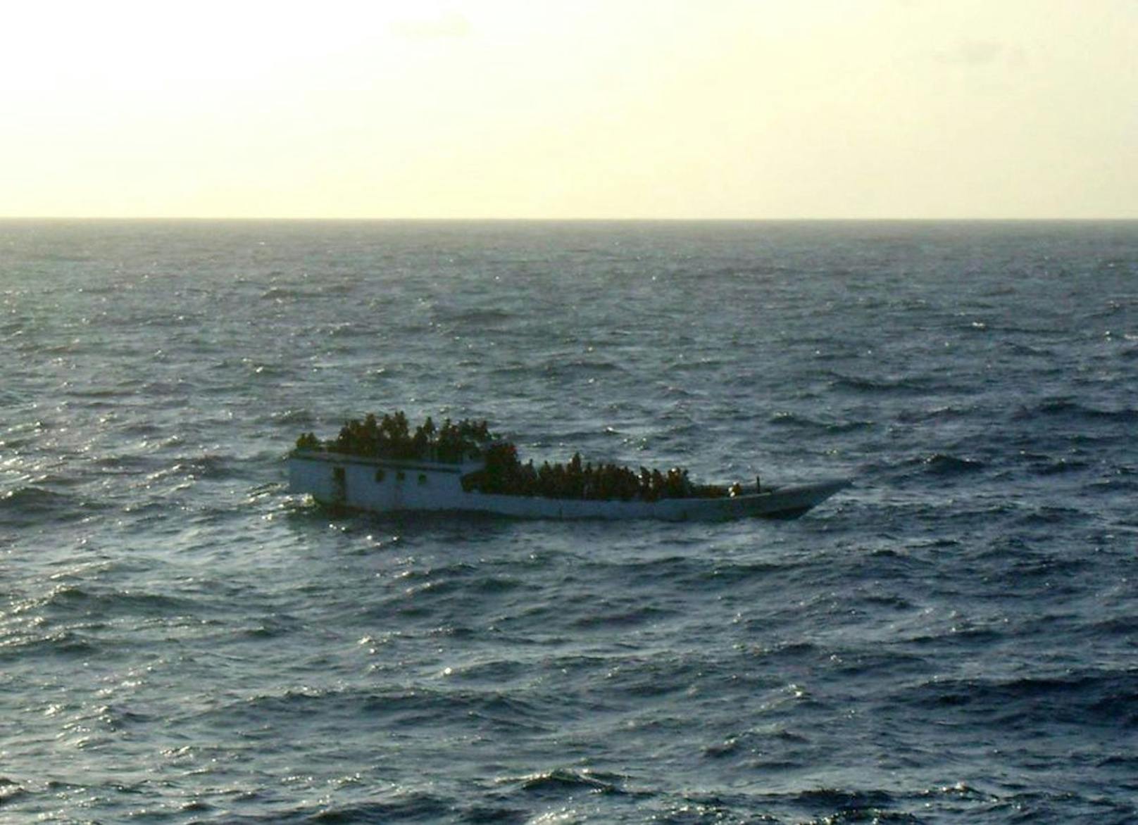 Influencer reisen für Likes auf Flüchtlings–Booten