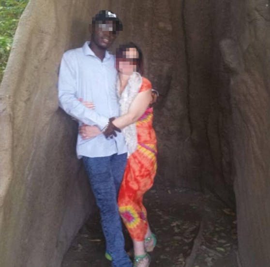 Glücklich: Heidi H. (44) verließ ihre Familie nach 23 Jahren und zog mit Mamadou J. (30) nach Gambia. 