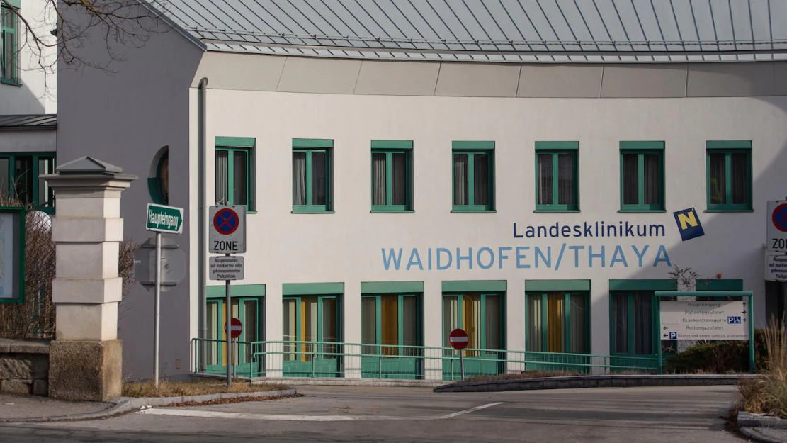 Heute.at - Patientin (90) wartet drei Stunden auf Rettungswagen