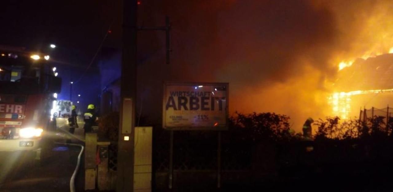 Heute.at - Großeinsatz bei Brand in Hinterholz