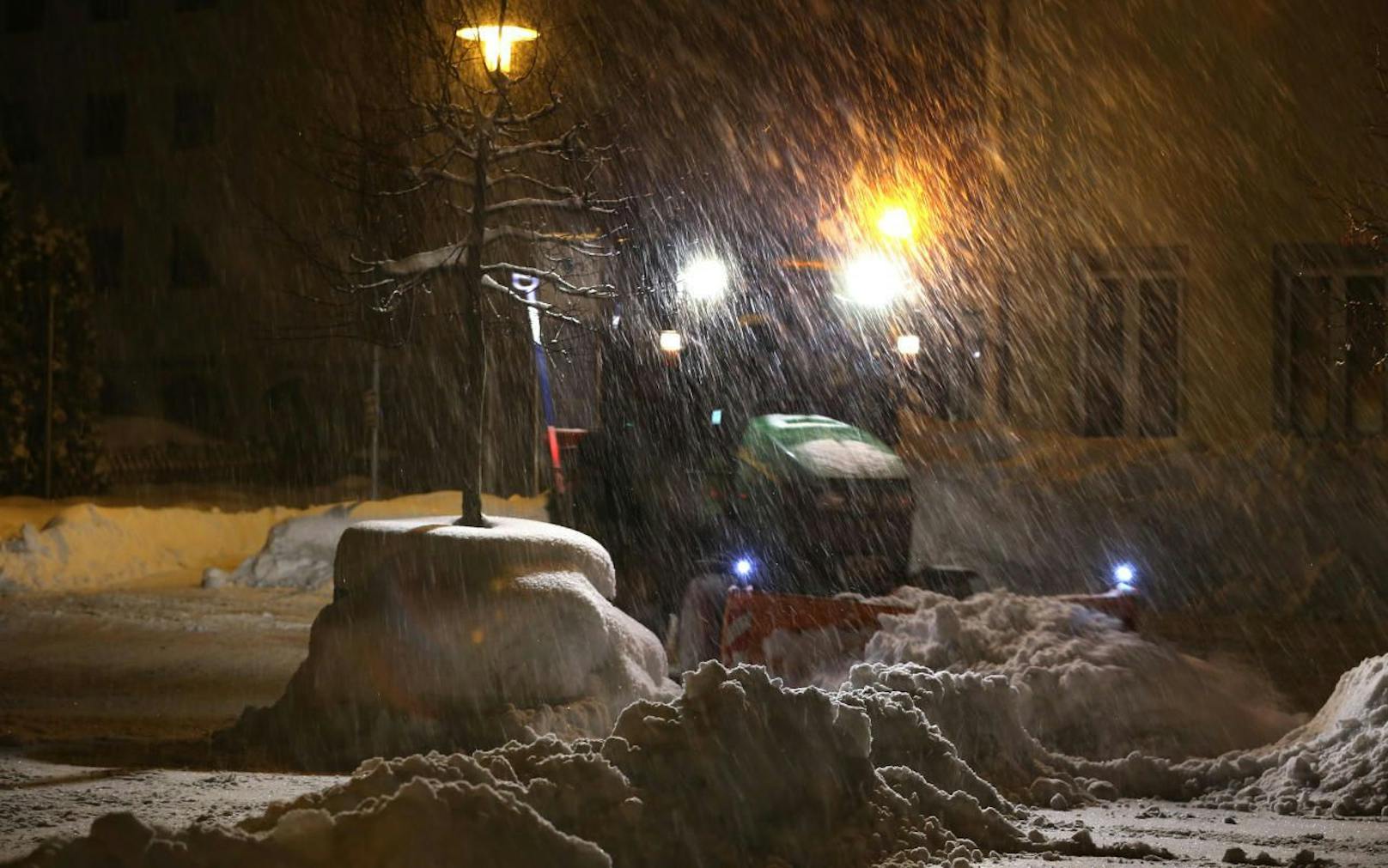 Die Schneemassen haben auch die Gemeinde Kaufbeuren im Allgäu fest im Griff.