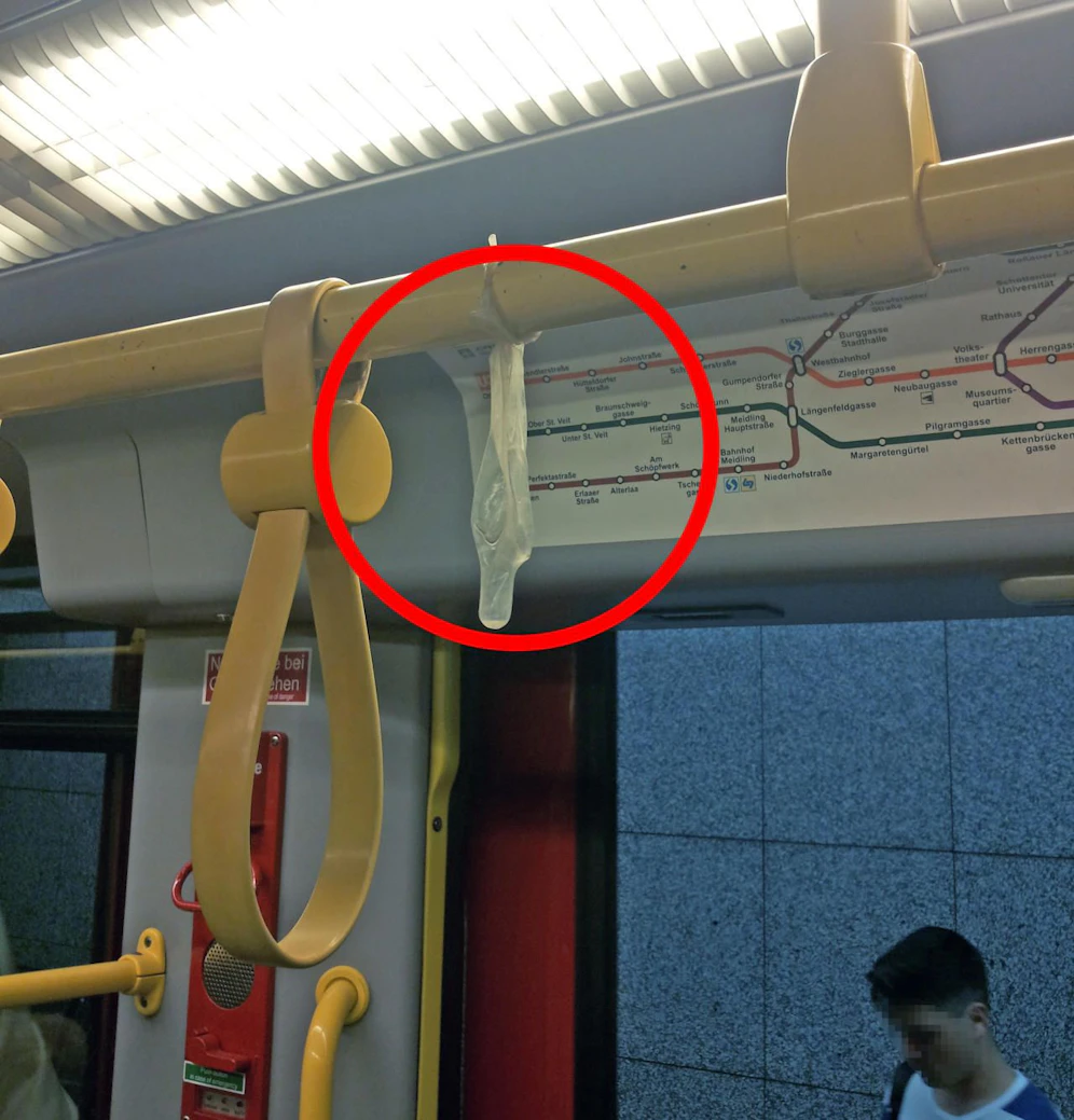 Ekeliger Fund in der Wiener U-Bahn