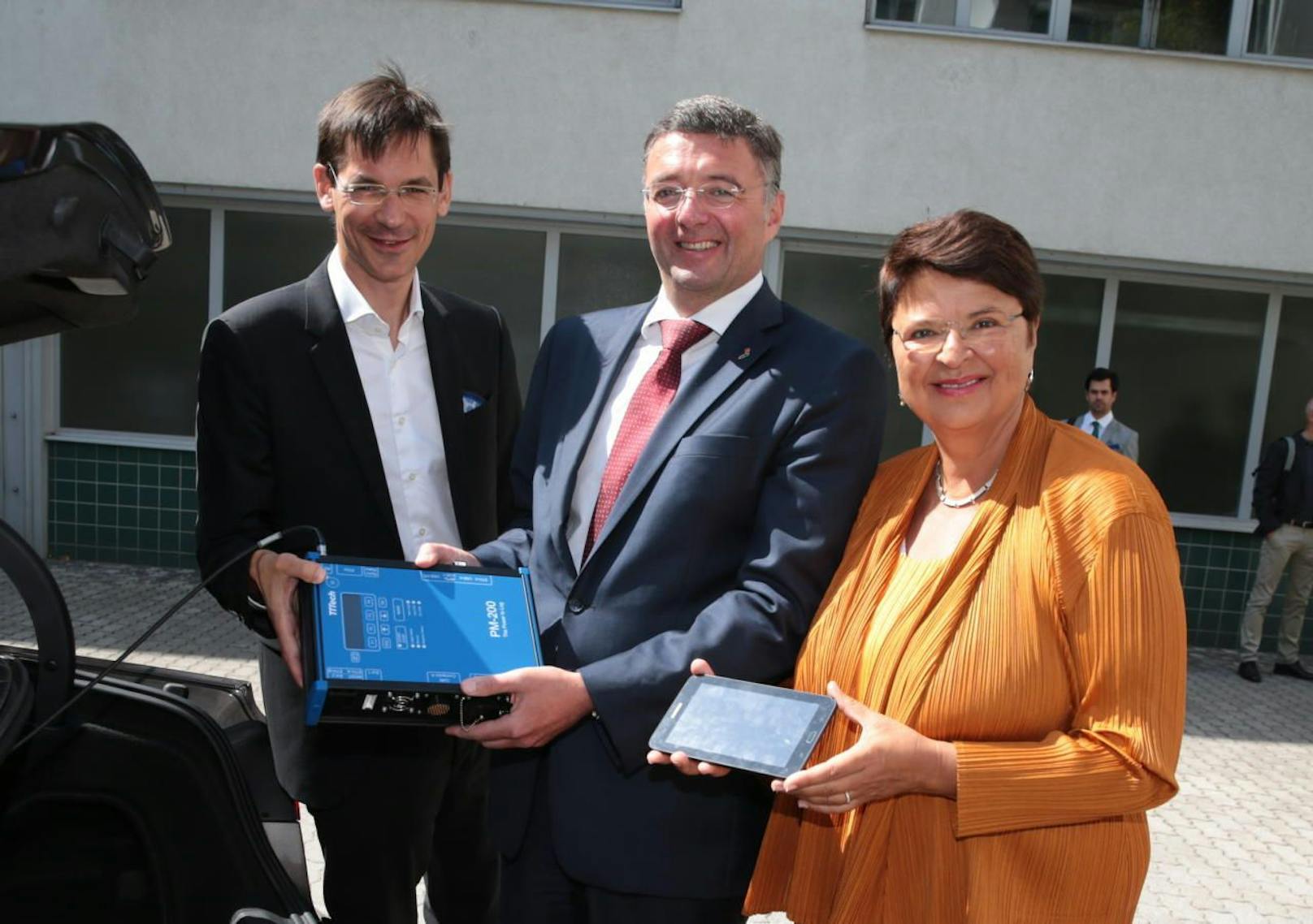 v.li.: Georg Kopetz, Vorstandsmitglied von TTTech, Infrastrukturminister Jörg Leichtfried, Wirtschaftsstadträtin Renate Brauner