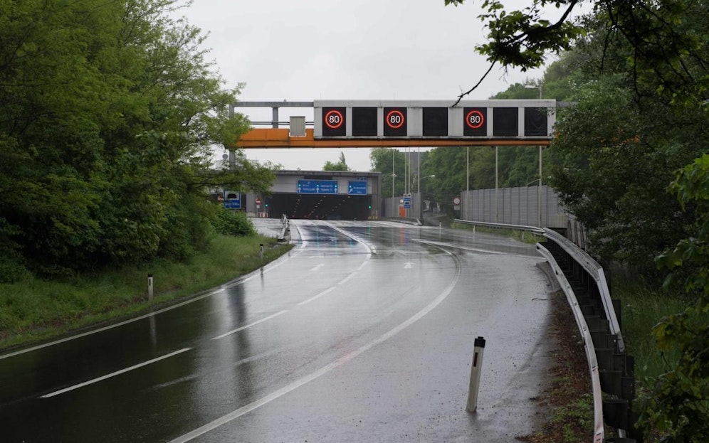 Der Geisterfahrer drehte laut Polizei im Tunnel um.