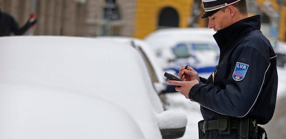 Parksheriffs kontrollieren auch bei Schnee. 