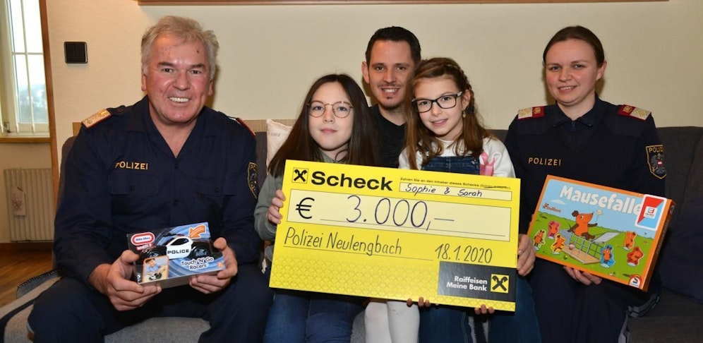 Postenkommandant Helmut Summer, Sophie und Sarah, Sicherheitsbeauftragter von Neulengbach, Stadtrat Jürgen Rummel und Bezirksinspektorin Helga Pasteiner