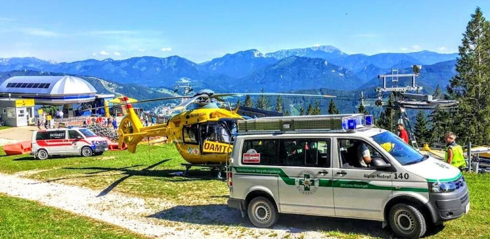 Der Bursch wurde von Vereinsmitgliedern erstversorgt und anschließend den weiteren Rettungskräften übergeben.