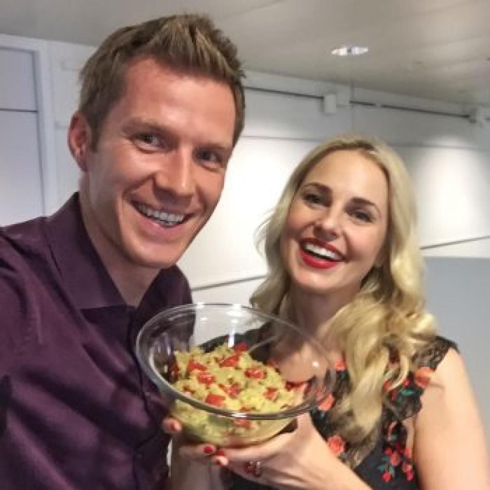 Silvia Schneider bei ihrem Kollegen Florian Danner in "Dinner bei Danner"