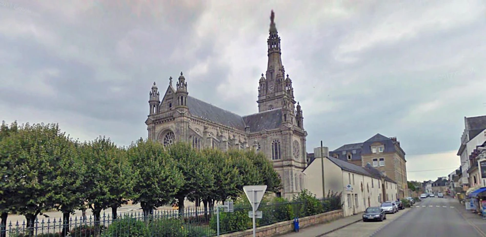 Ein 45-jähriger Priester erlitt in Sainte-Anne d'Auray (F) während des Hochamts einen Herzstillstand.