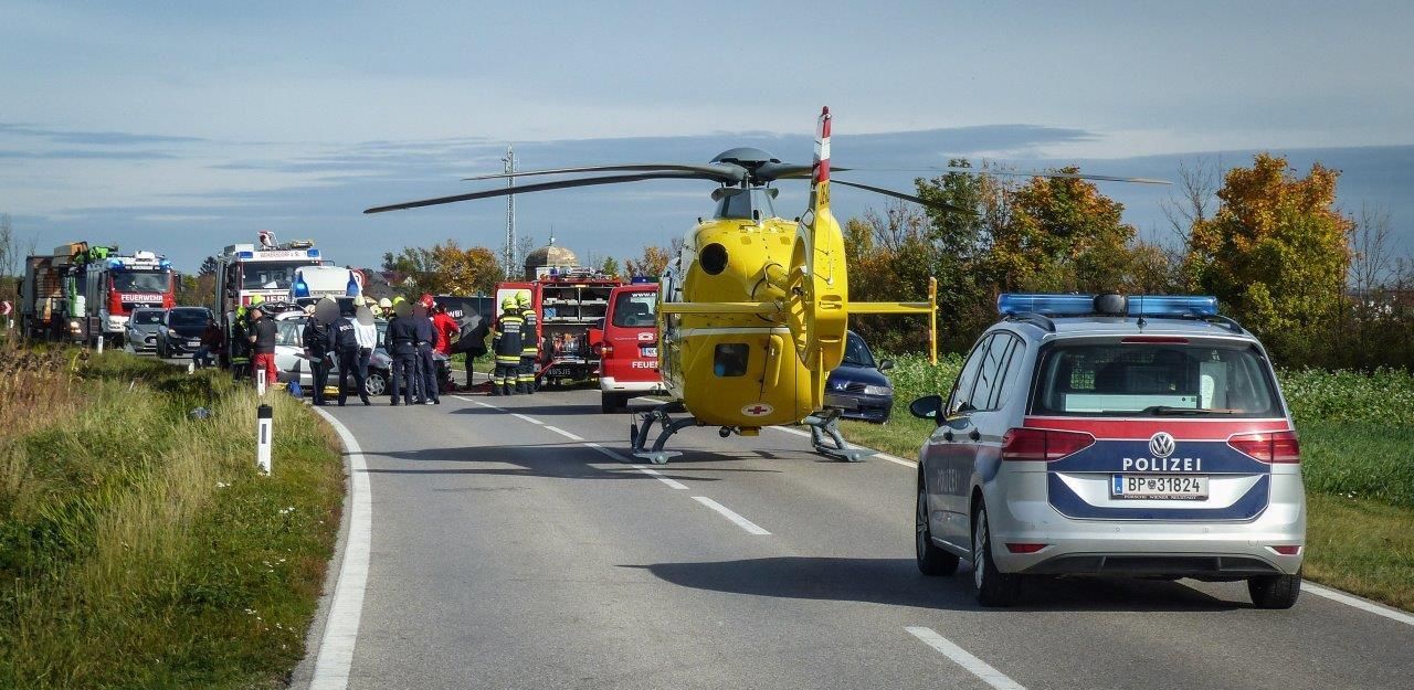 Heute.at - Pkw-Lenker kracht auf B26 in Wassergraben
