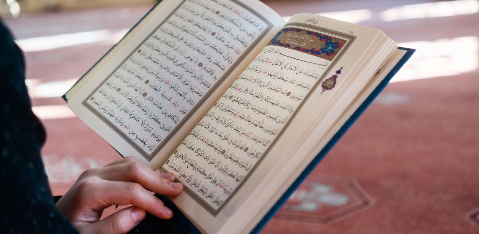 (Symbolbild) Die Richterin verurteilte die muslimischen Jugendlichen zum Koran-Studium, weil sie Christen beleidigt hatten.