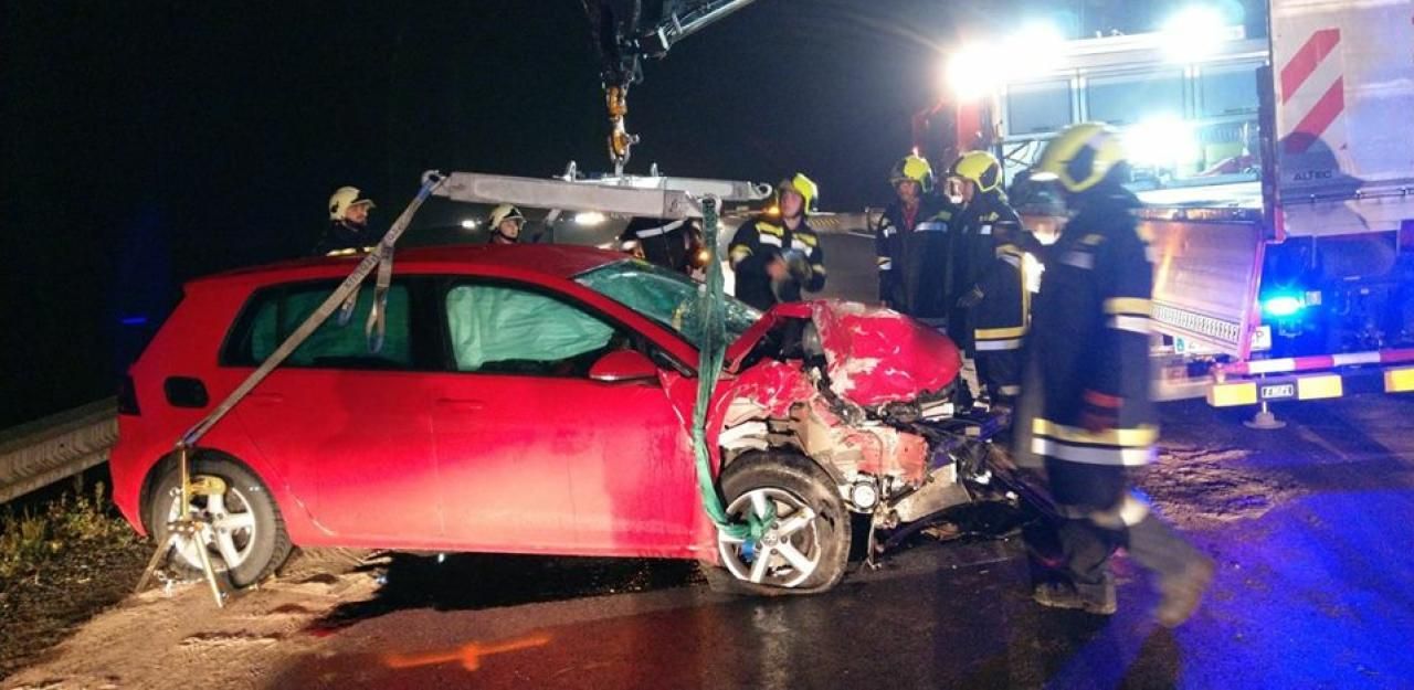 Heute.at - Frau (54) bei Frontalcrash schwer verletzt