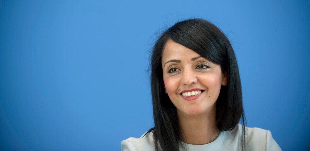 SPD-Politikerin Sawsan Chebli fordert in einem Interview Pflichtbesuche für Asylwerber in Konzentrationslagern.