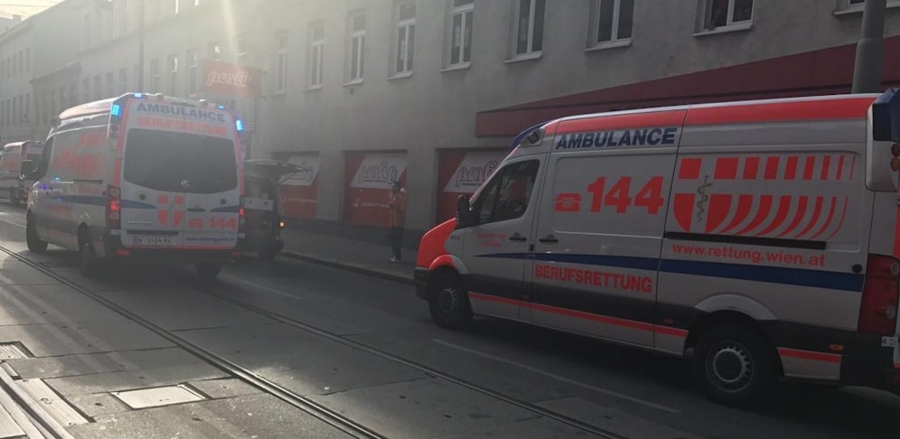 Die Wiener Berufsrettung kümmerte sich um das verletzte Mädchen