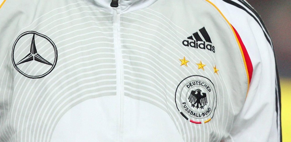 Ein ehemaliger DFB-Teamspieler soll kinderpornografisches Material verbreitet haben.