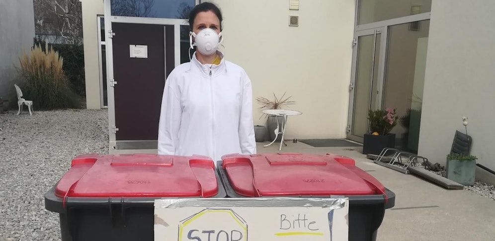 Allgemeinmedizinerin Ursula Leitner installierte Schleusensystem.