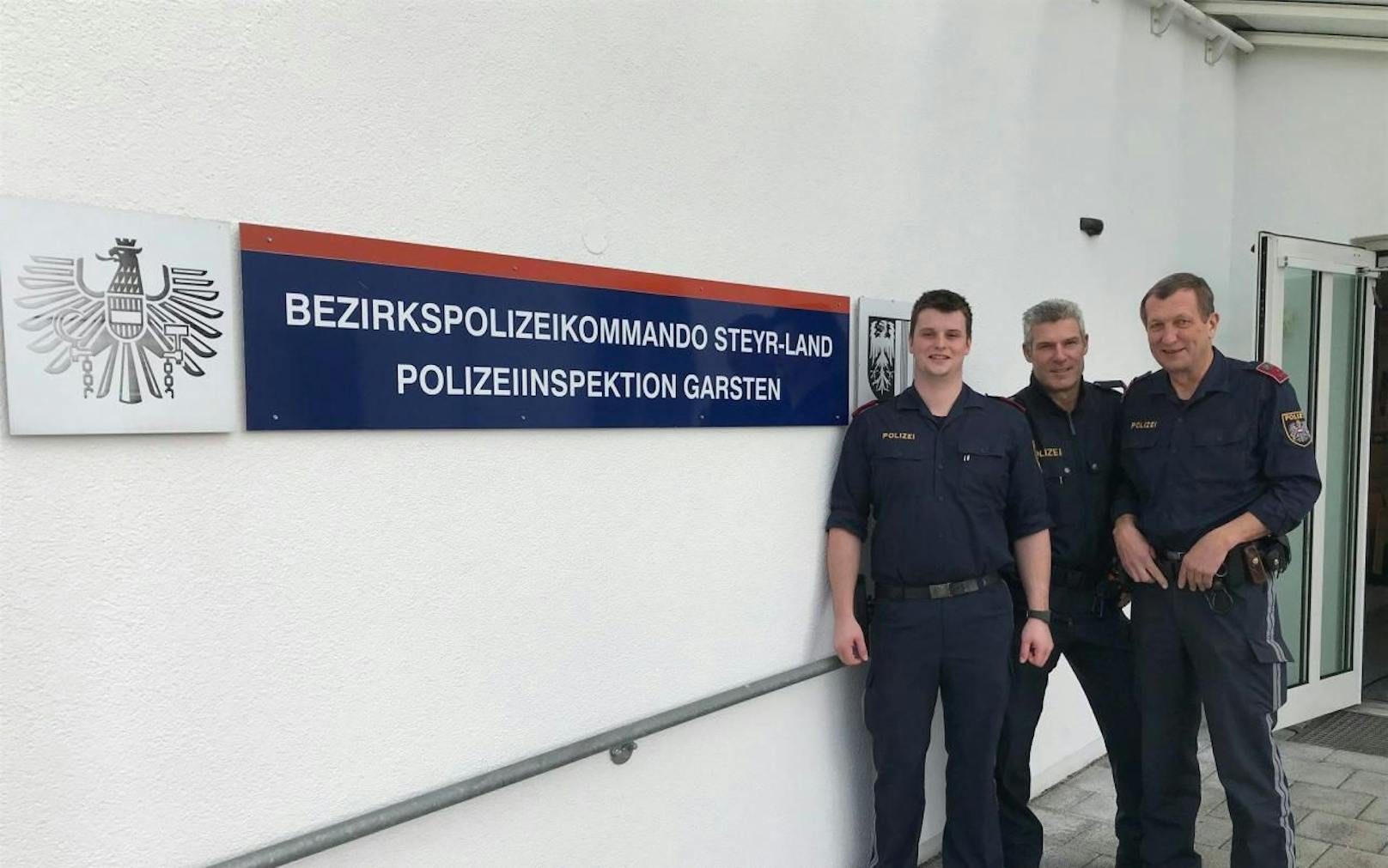 Die Beamten Marcel, Harald und Franz (v.l.) der Polizeiinspektion Garsten retteten einem 77-Jährigen das Leben. 