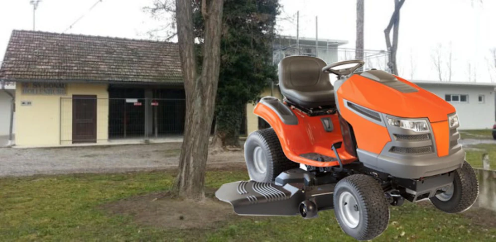 Ein Rasenmähertraktor des SV Hollenburg (Krems) wurde auch gestohlen.