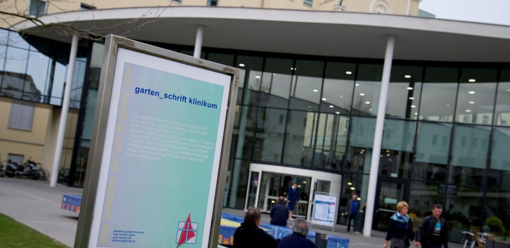 Der 17-jährige wurde im Klinikum Wels behandelt, wo er am Mittwoch verstarb.