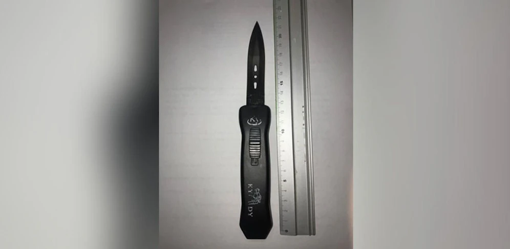 Der mutmaßliche Täter bedrohte den Kunden mit diesem Messer.