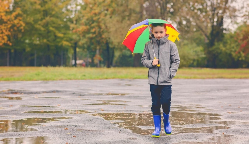 Der Regenschirm ist beim Osterspaziergang heuer leider ein Muss.