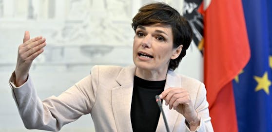 SPÖ-Chefin Pamela Rendi-Wagner fordert von der Regierung mehr Transparenz