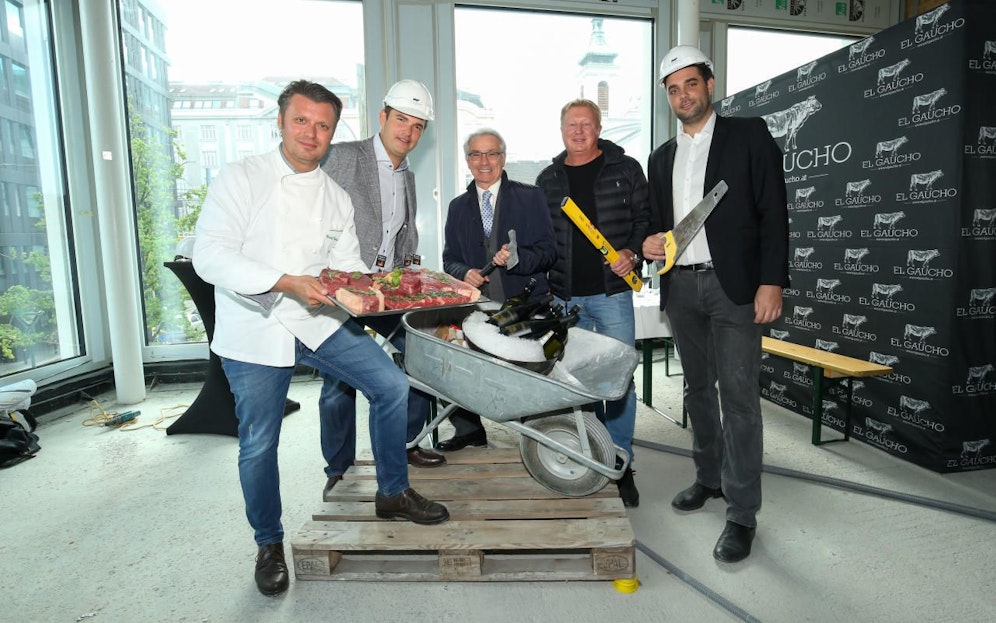 Christof Widakovich (Spitzenkoch), Michael Grossauer (Geschäftsführer el Gaucho Baden), DI Dr.Georg Pölzl (Post-Generaldirektor), Franz Grossauer (Chef der Grossauer Gruppe), Peter Kazianschütz (Geschäftsführer el Gauchos Wien) vlnr.