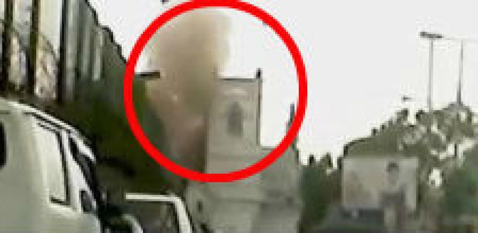 Dashcam-Video zeigt Explosion in Kirche
