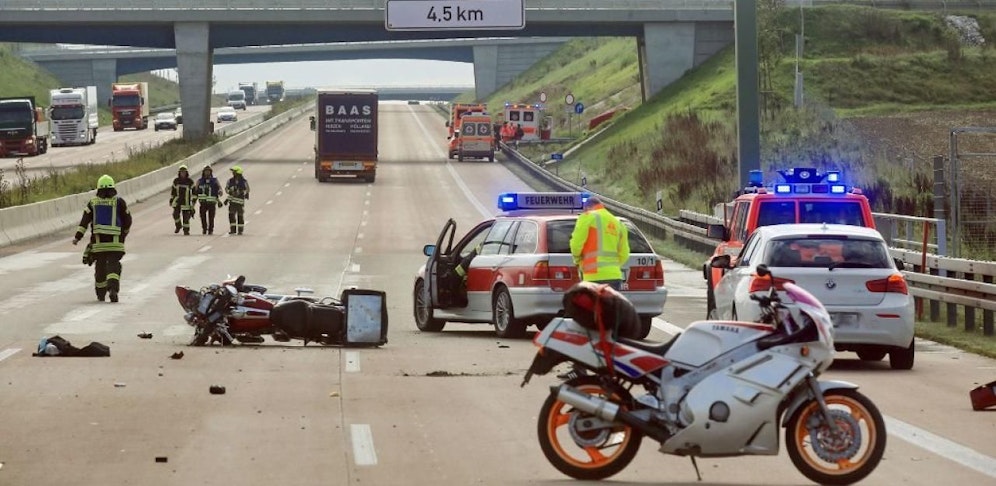 Der Biker erlag noch an der Unfallstelle seinen Verletzungen