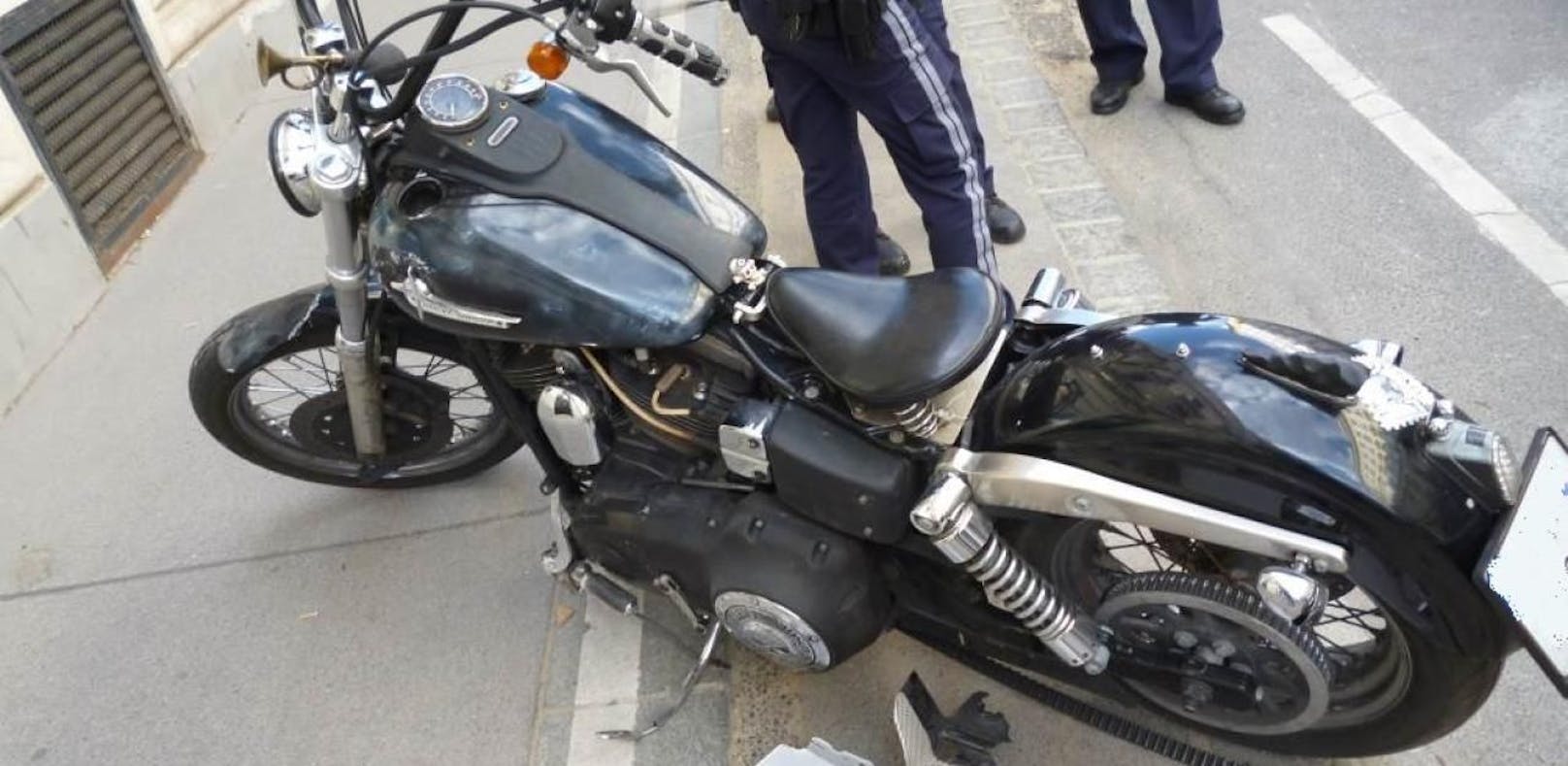 Die Polizei gab einen Warnschuss ab, um den aggressiven Motorradlenker nach der Verfolgungsjagd zu bändigen.