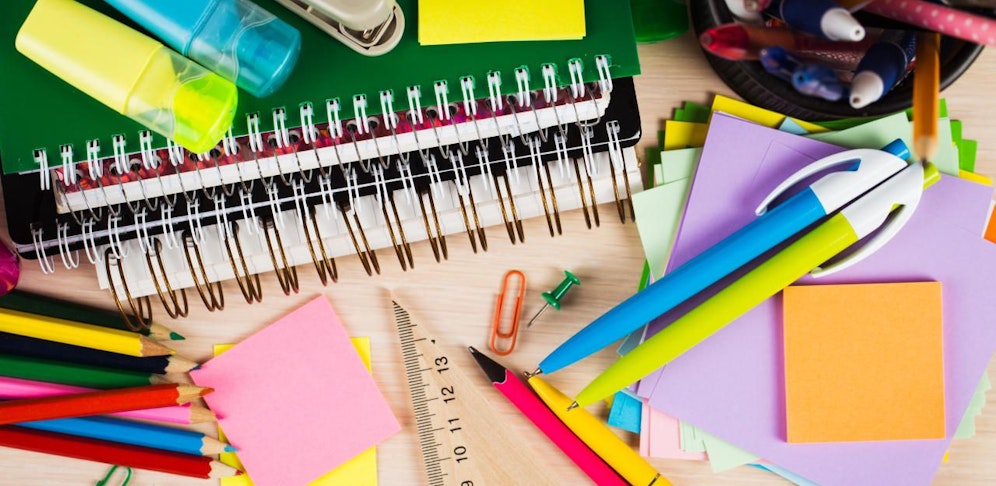 Bei Schulsachen lohnt sich ein Preisvergleich.