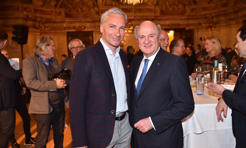 Heute.at - Erwin Pröll ehrt Winzer