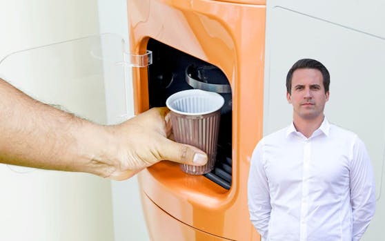 Für über 18.000 Euro beauftragte der KAV einen externen Dienstleister um unter anderem die Vorwärmzeit der Kaffeeautomaten für das KH Nord zu prüfen. NEOS-Klubchef Christoph Wiederkehr übt Kritik. (c) Neos Wien, iStock