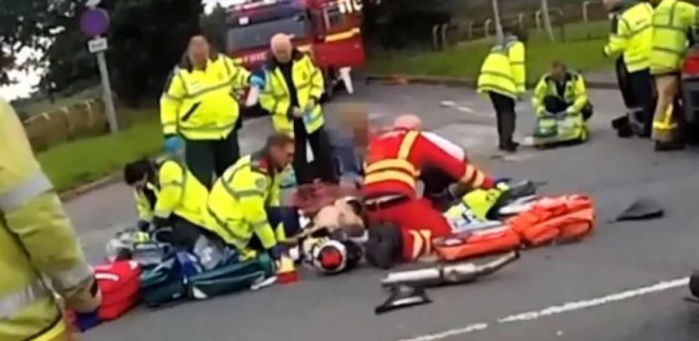Der beherzte Einsatz rettete dem Motorradfahrer das Leben.