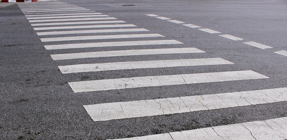 94-jährige Fußgängerin wurde auf Schutzweg von Pkw erfasst: Sie musste verletzt ins Spital.