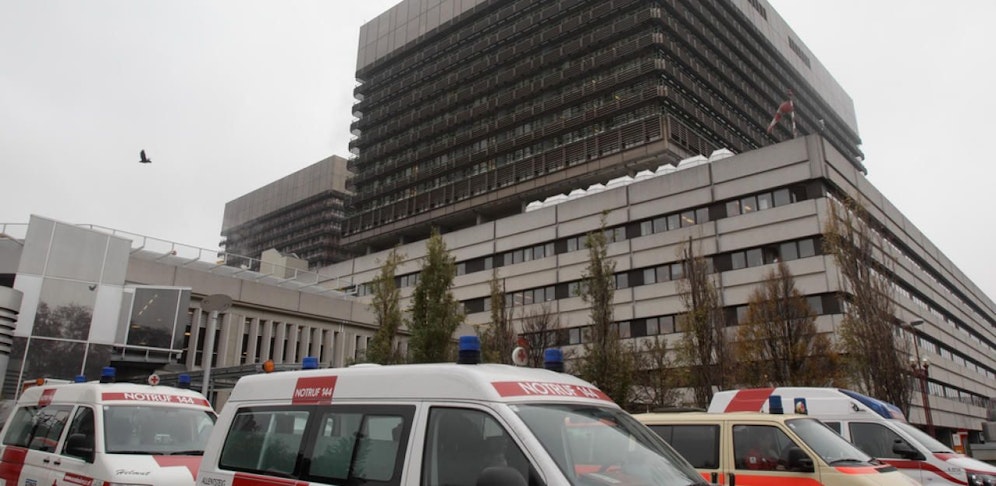 Baby wurde ins Krankenhaus gebracht. 