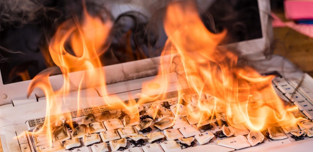 Rückruf: Bei zahlreichen HP-Modellen besteht die Gefahr, dass sich die Akkus entzünden. Symbolfoto