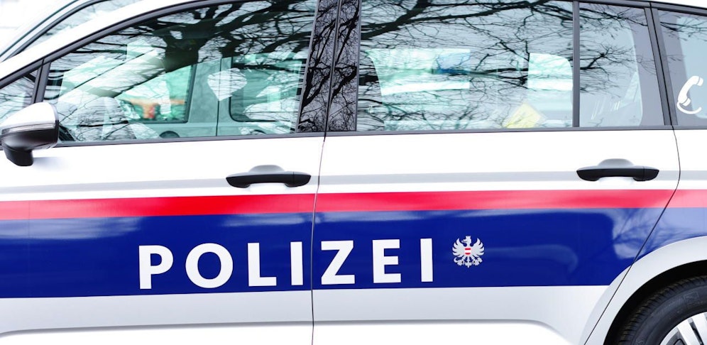 Drei Personen wurden bei dem Crash verletzt, darunter zwei Kinder.