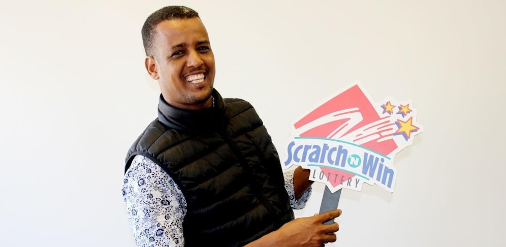 Der Westafrikaner Mehlig Mehlig, der seit zwei Jahren in Kanada lebt, möchte sich mit seinem Lottogewinn eine kleine Firma kaufen und "zur Schule gehen".