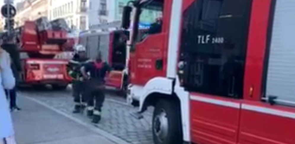 Einsatzkräfte rückten am Donnerstag gegen 8.30 Uhr zur U-Bahn-Station Längenfeldgasse aus.