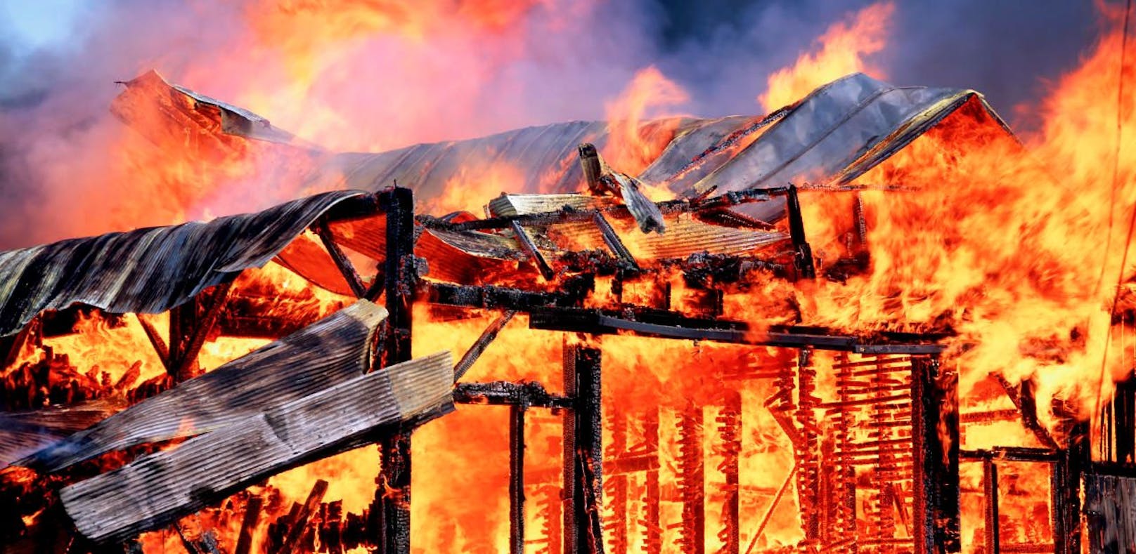 (Symbolbild) Die Feuerwehr Völkermarkt rückte bei einem Zwischendeckenbrand aus