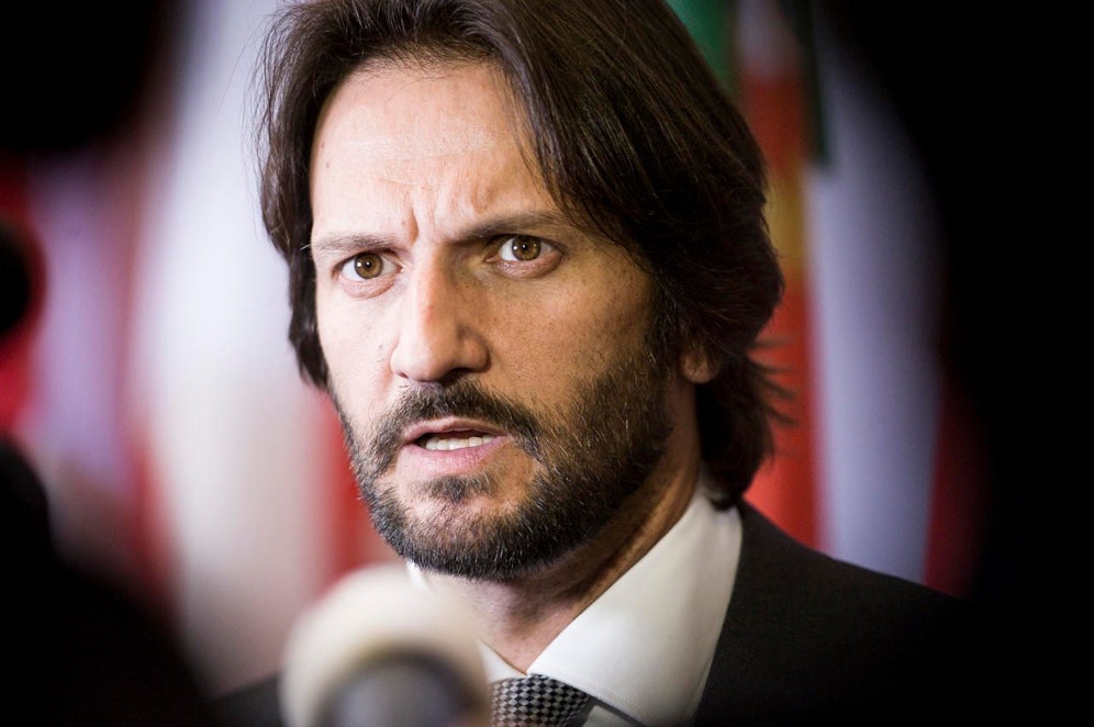 Der slowakische Innenminister Robert Kalinak tritt zurück.