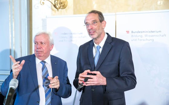 Der Niederösterreichische Bildungsdirektor Johann Heuras (l.) und Bildungsminister Heinz Faßmann (ÖVP).