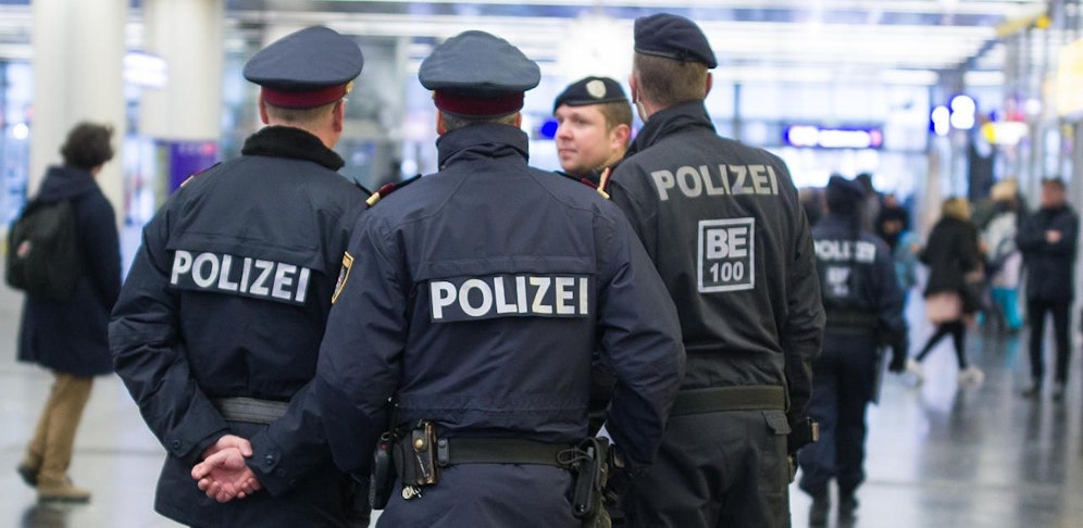 Bei einer Aktion gegen Drogen wurde ein Beamter leicht verletzt (Symbolfoto)