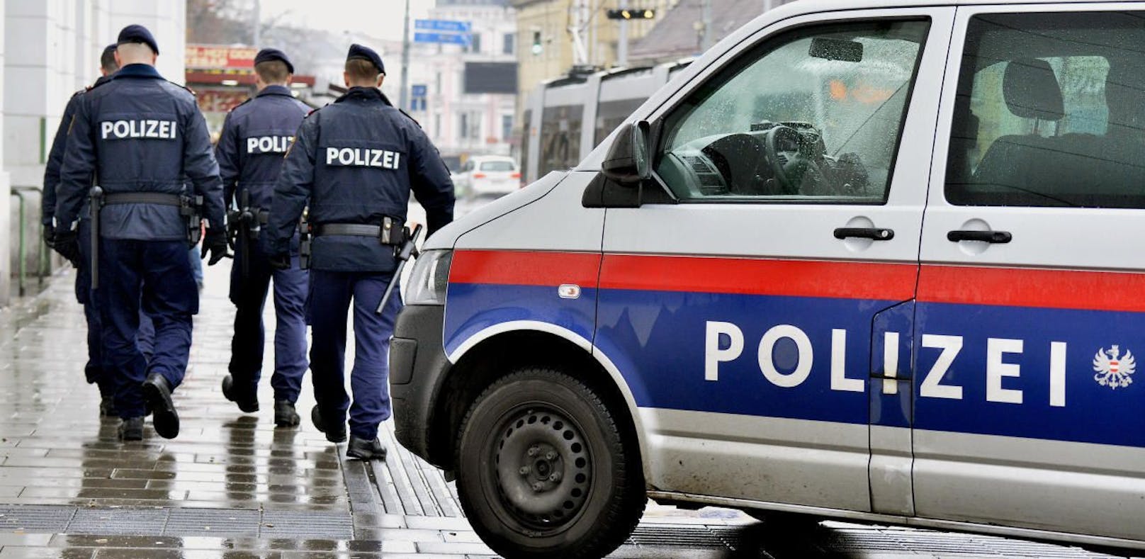 Schwere Vorwürfe richten sich gegen einen Wiener Polizeibeamten. 