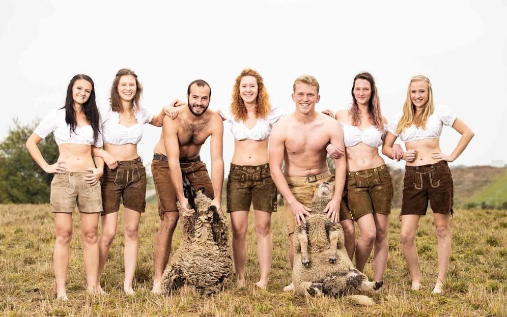 Im Kalender der "Aktionsgemeinschaft VetMed" sind auch männliche Tierärzte in spe zu sehen. (Foto: VetMed Uni)