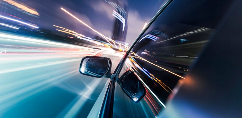 Der Pkw-Lenker hatte es am Dienstag auf der A3 besonders eilig