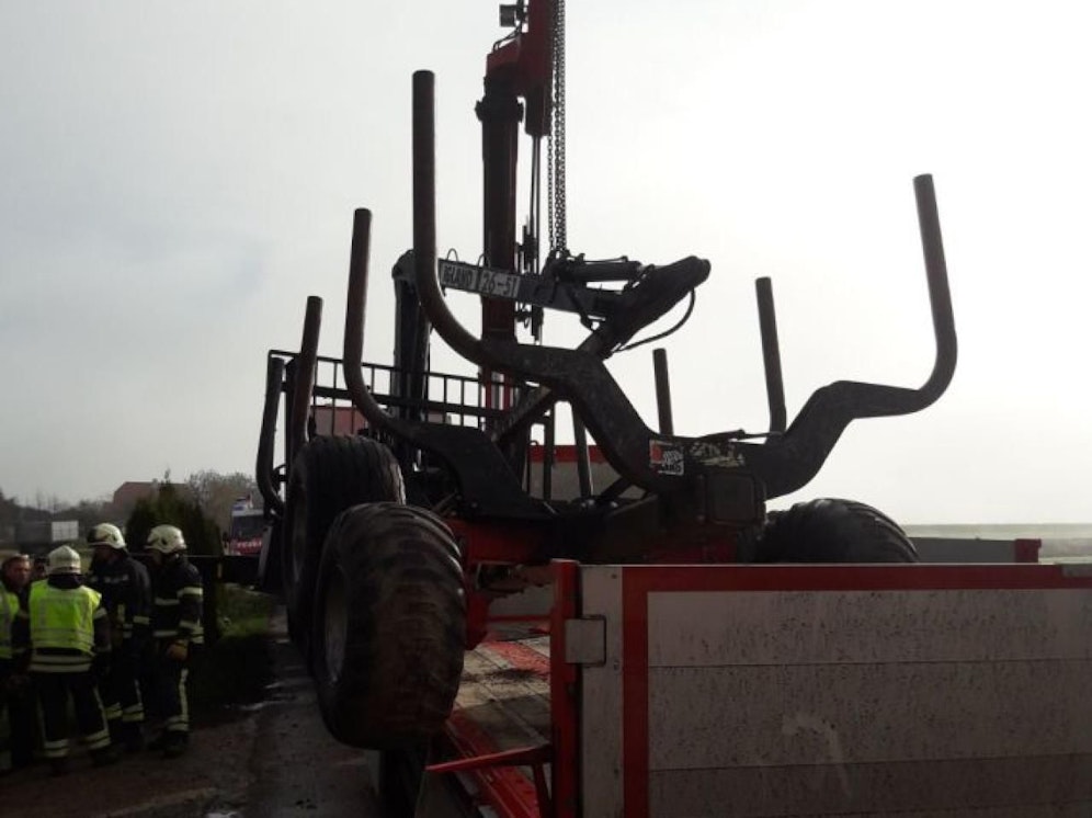 Der schwere Wagen traf den Mann.