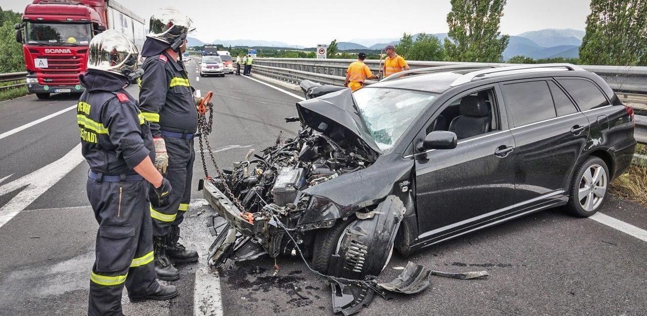 Heute.at - Pkw-Lenker donnerte in Sauerstoff-Tankwagen